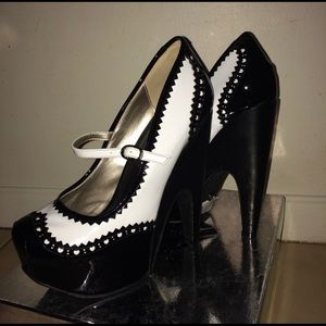 NIB T.U.K Wingtip Mary Janes